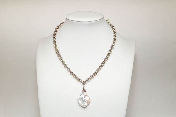 White Coin Pearl Solitaire