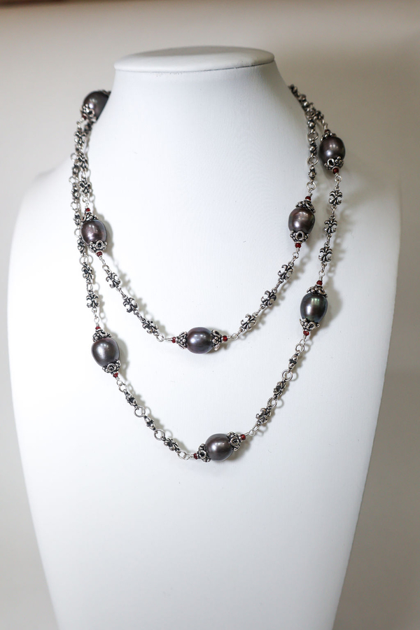 Black Pearl Fleur de Lis