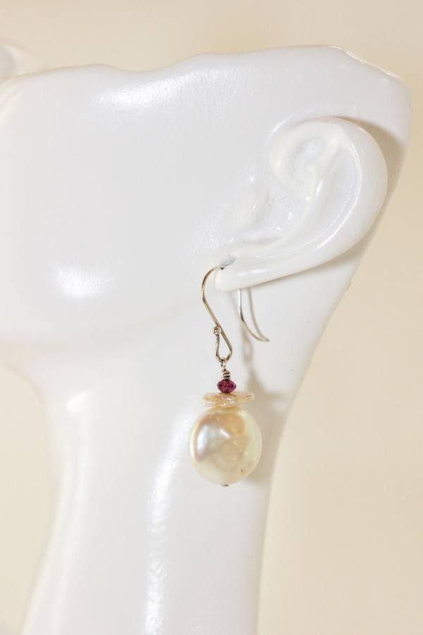 White Coin Pearl with Garnet